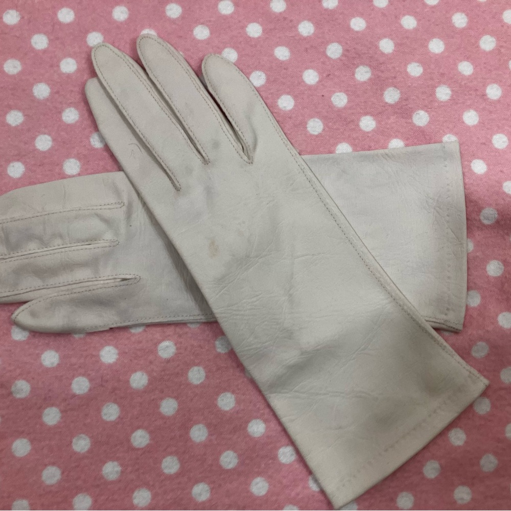 Vintage Faux Leather Gloves - White